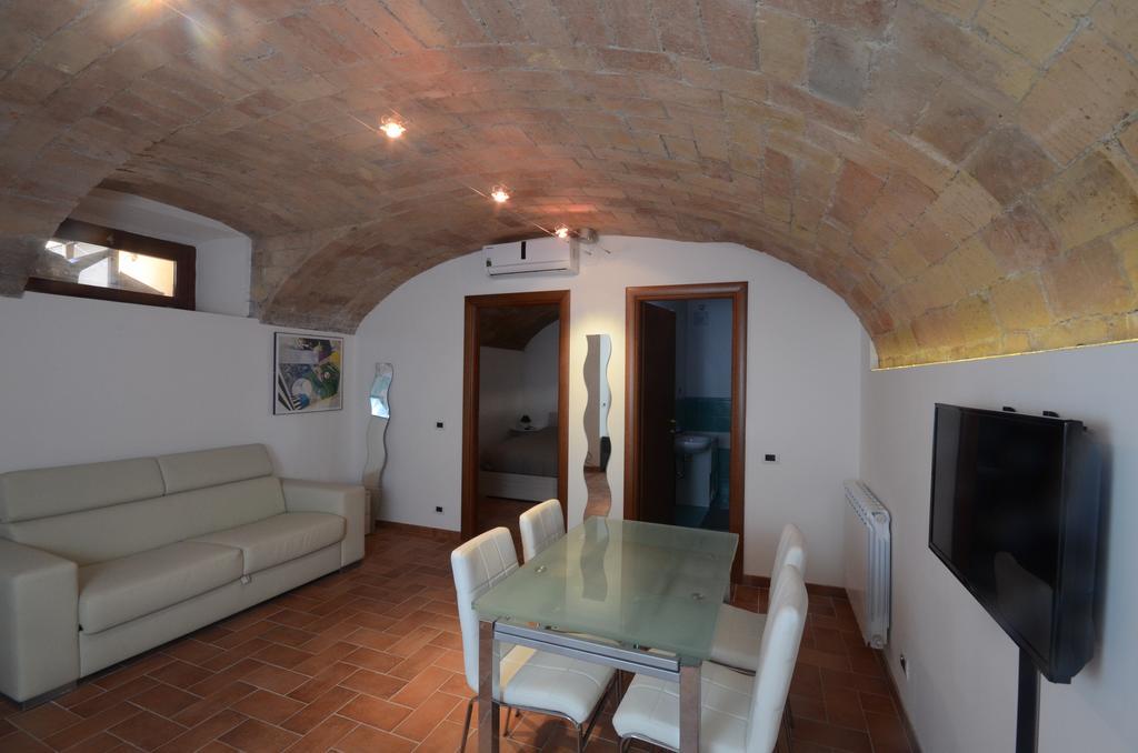 Sarzana House *